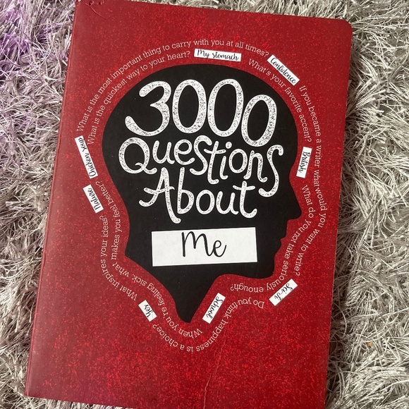 3000 Questions About Me writing topics book - Picture 1 of 1
